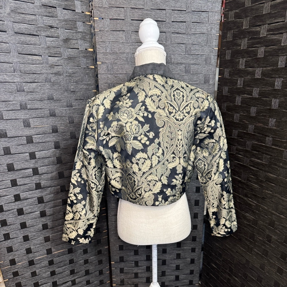 Elegant Black and Gold Brocade Jacket - Picture 3 of 4